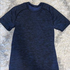 Men’s small lululemon short sleeve